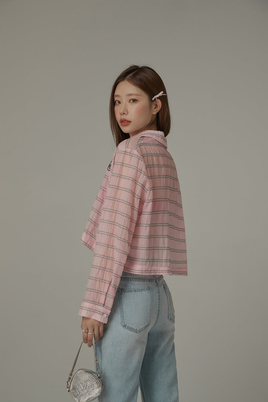 CHUU Logo Embroidered Cropped Striped Shirt