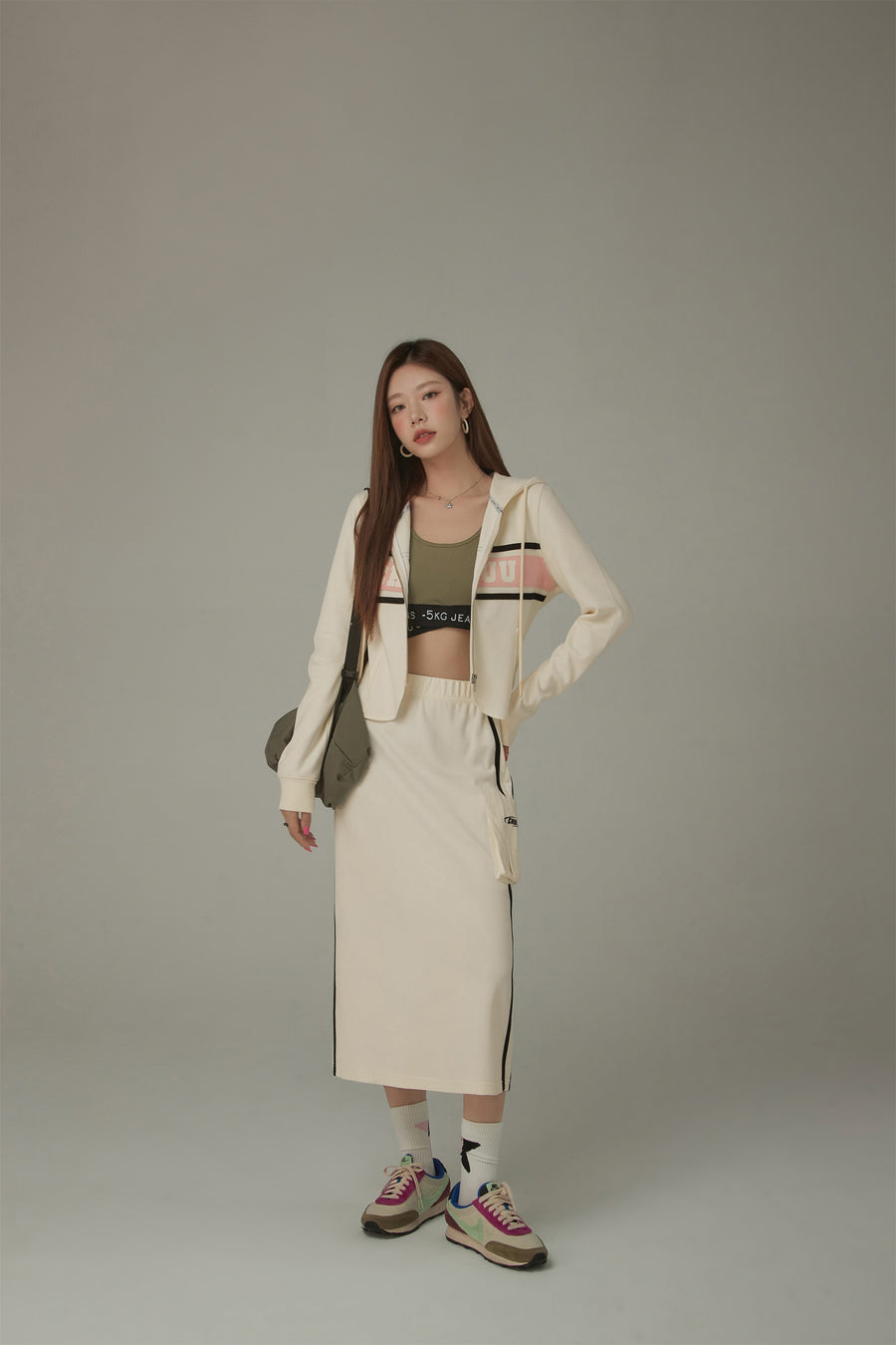 CHUU Side Line Pocket Logo Sporty Long Sweat Skirt