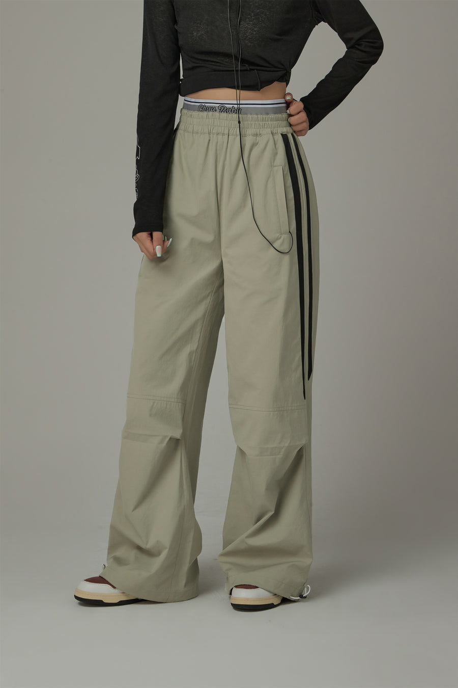 CHUU Logo Banding Wide Casual Pants