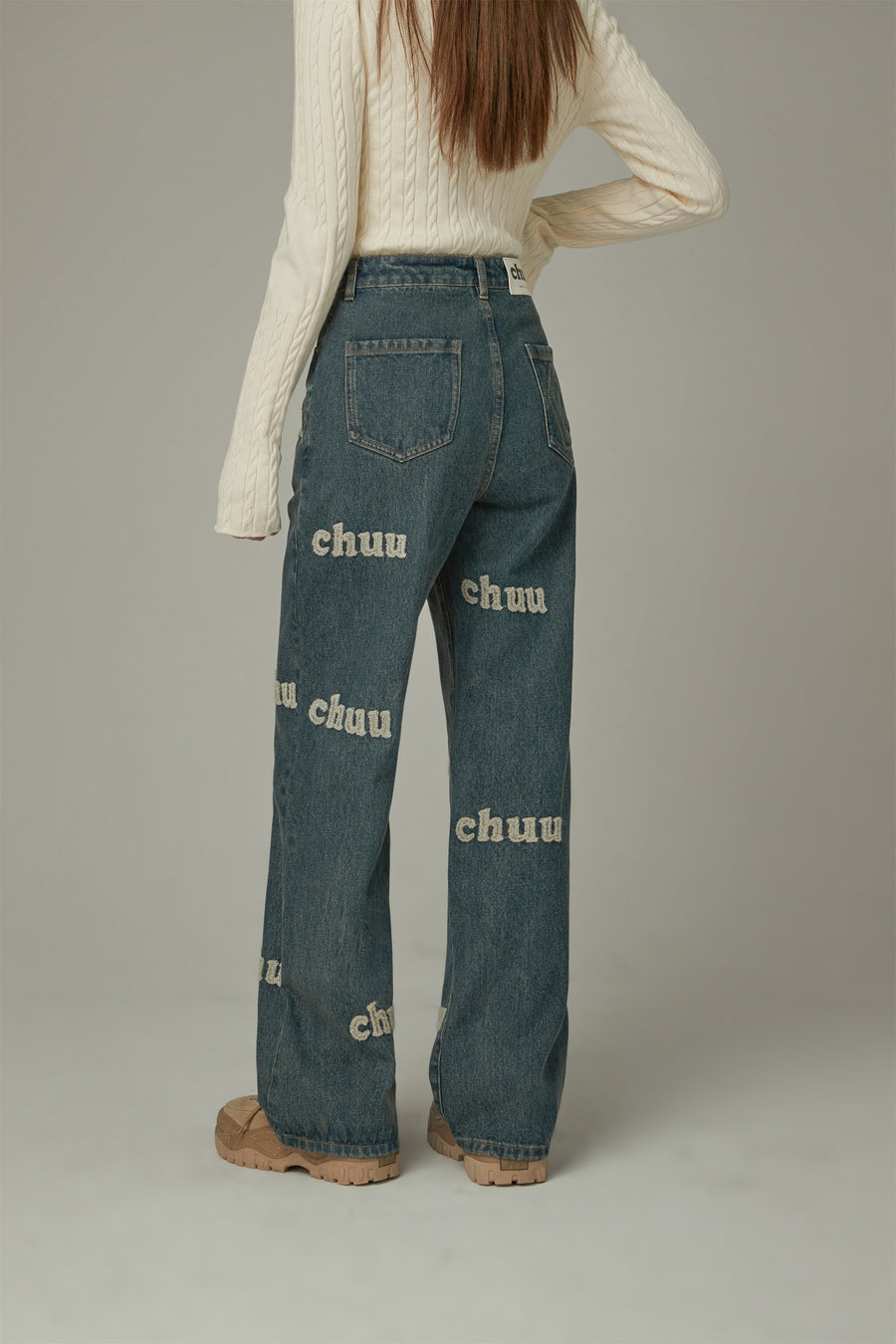 CHUU Lettering Logo Denim Jeans