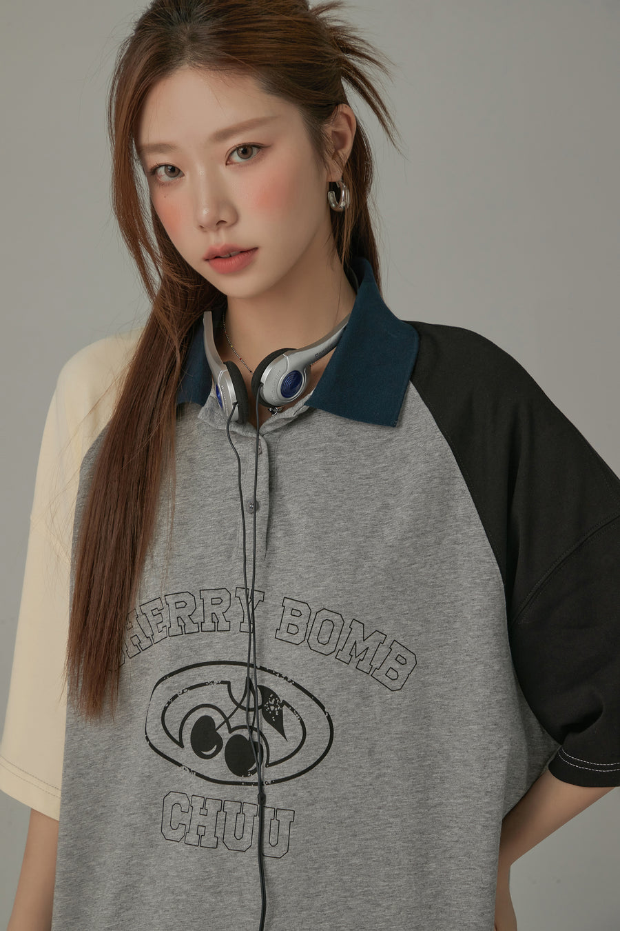 CHUU Cherry Bomb Contrast Raglan Loose Fit T-Shirt