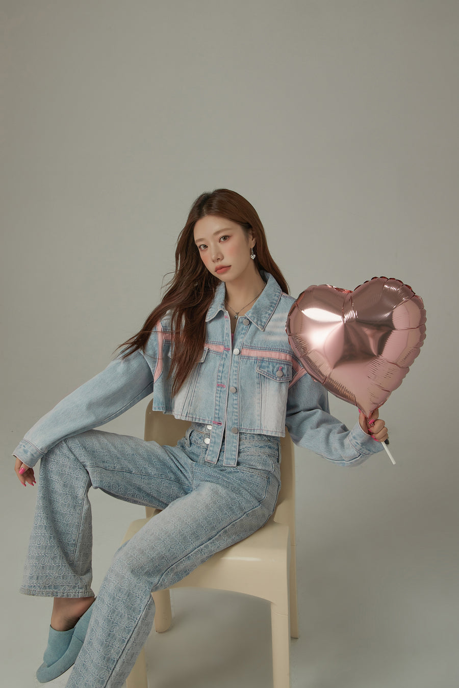 CHUU Pop Of Color Cropped Denim Jacket