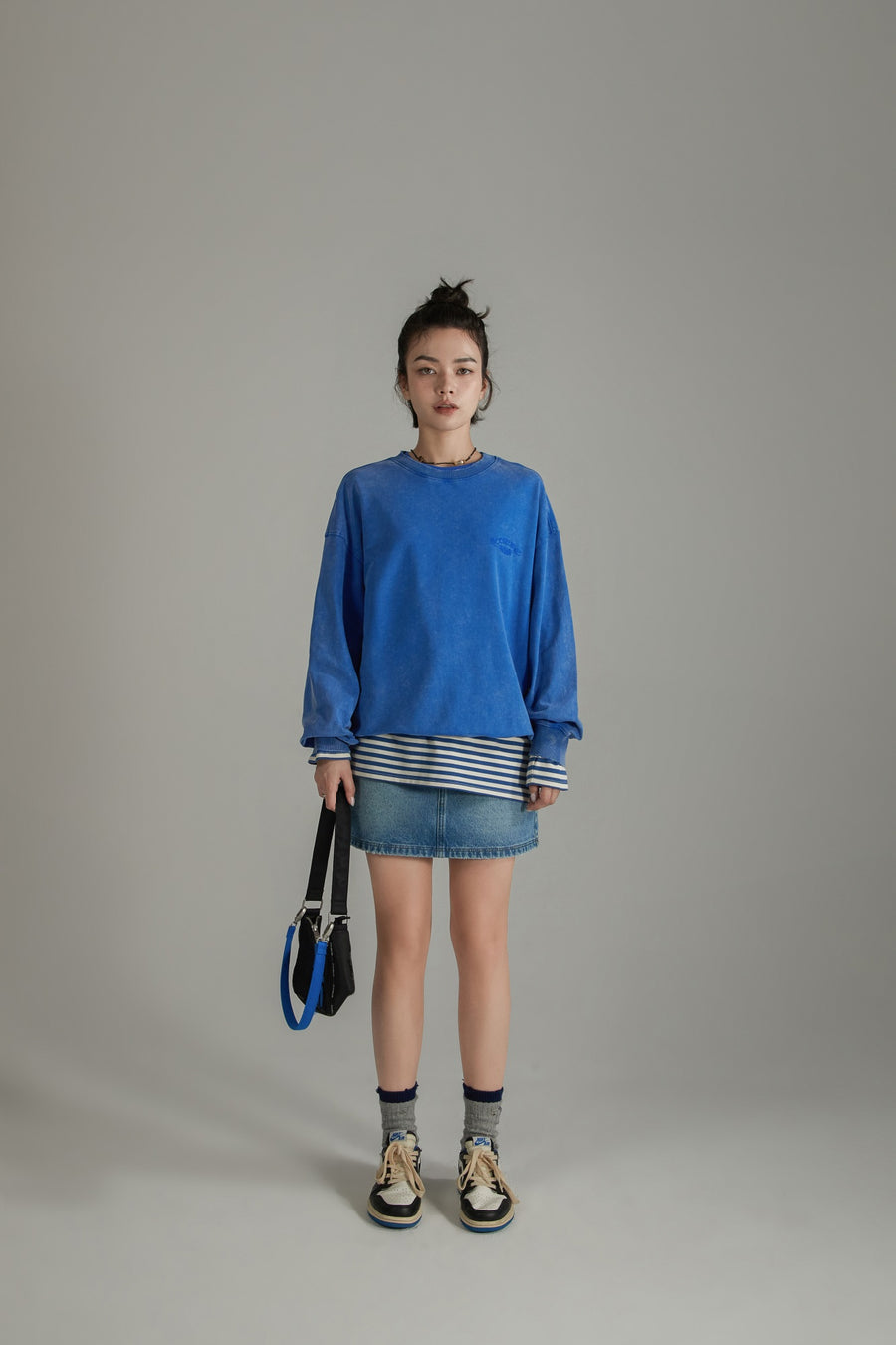 CHUU Basic Embroidery Overfit Sweatshirt