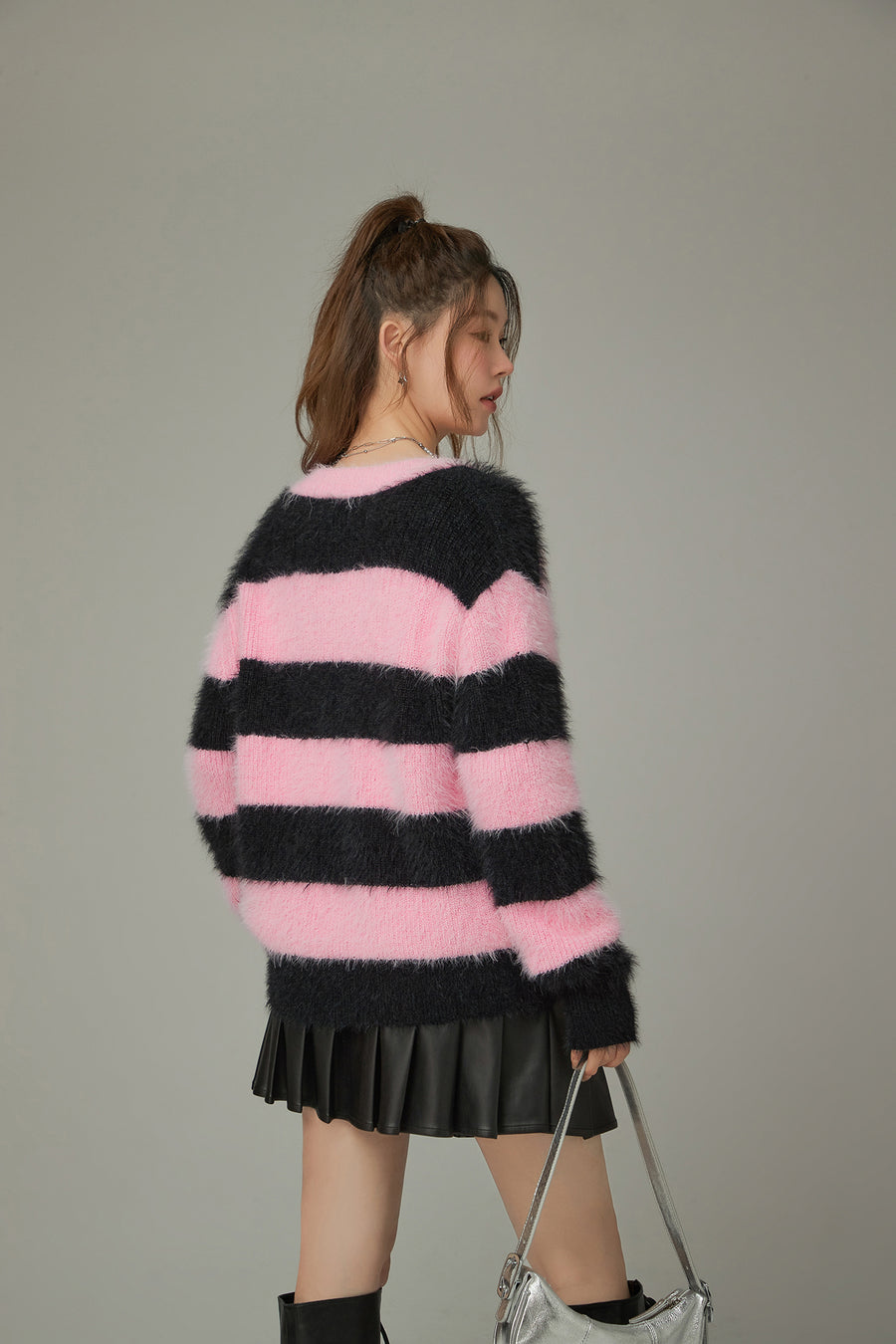 CHUU Striped V-Neck Knit Sweater