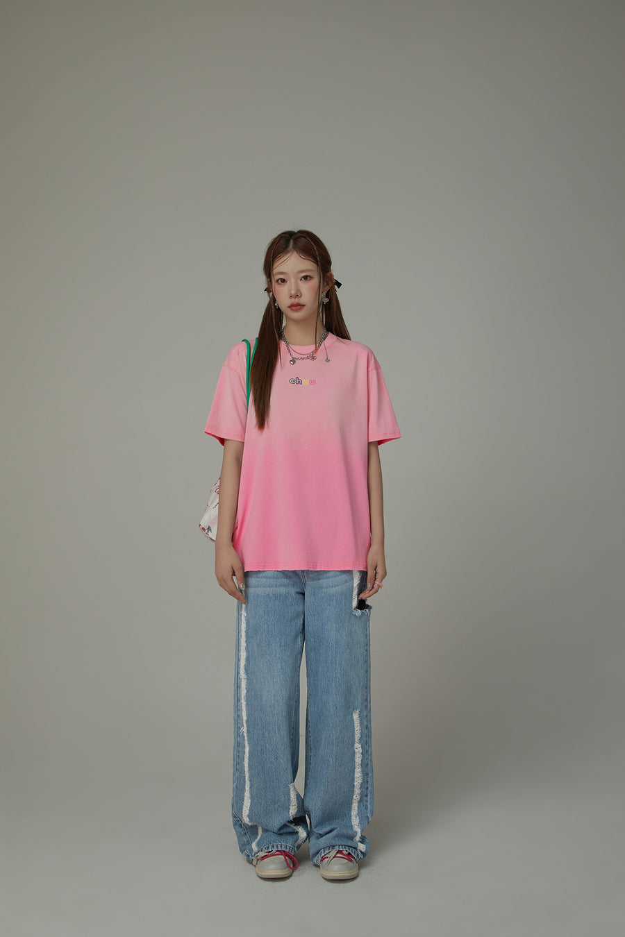 CHUU Rainbow Chuu Logo Gradient Raglan T-Shirt