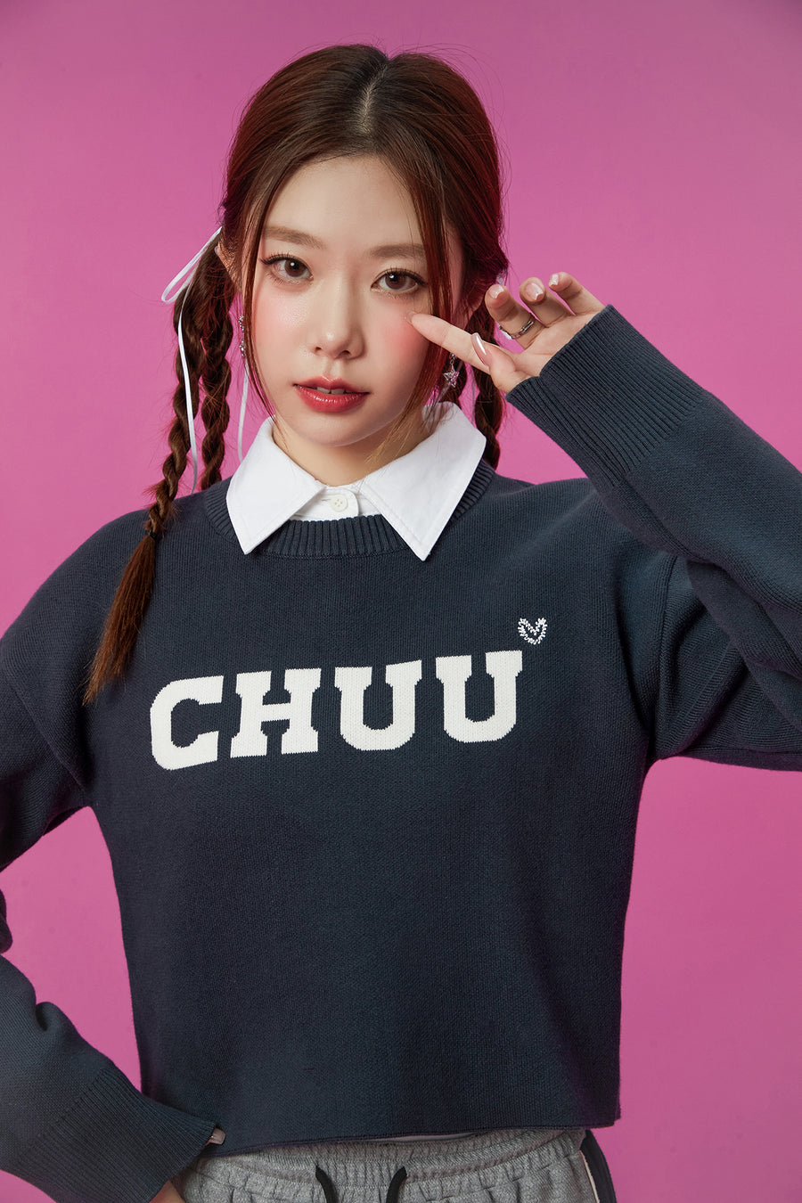 CHUU Simple Logo Crop Knit Top