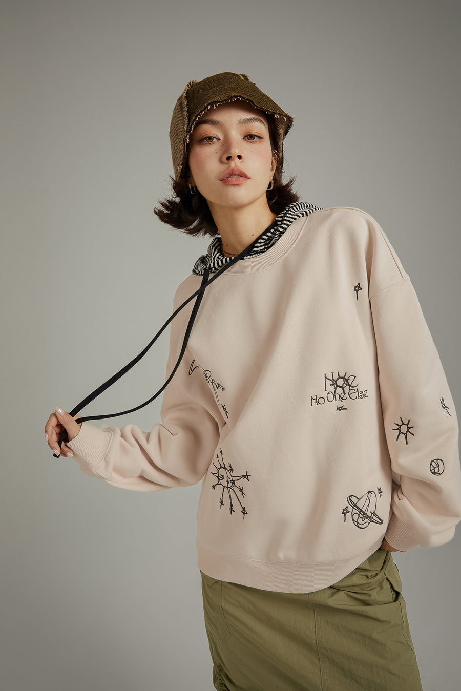 CHUU Star Boxy Sweatshirt