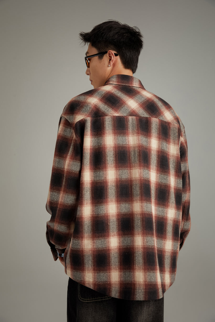 CHUU Distressed Checked Boxy Shirt