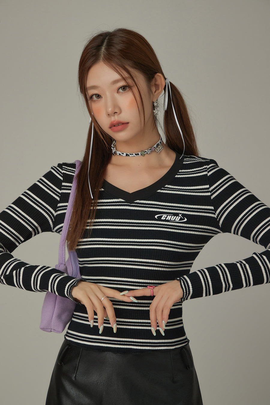 CHUU V-Neck Striped T-Shirt