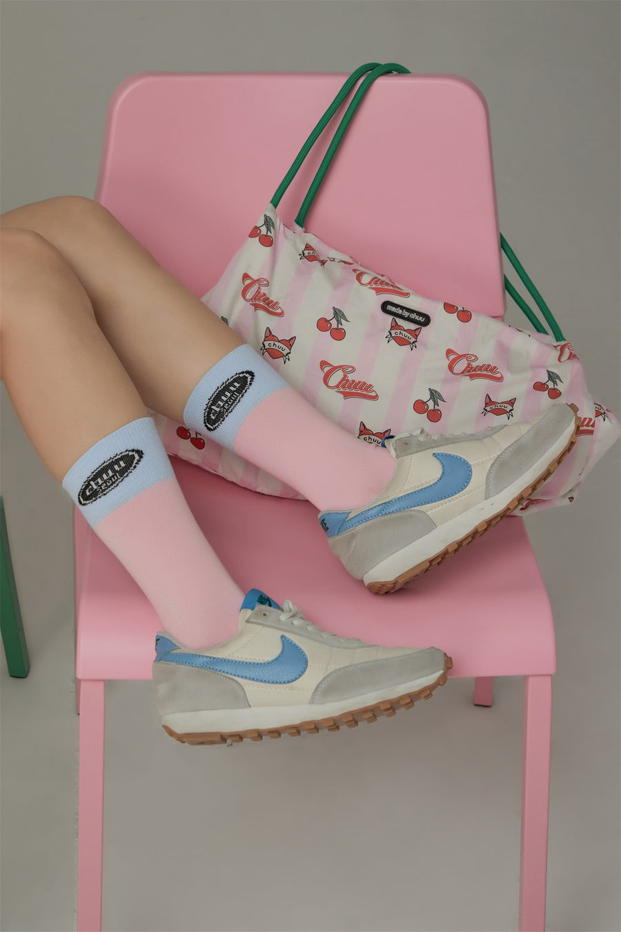 CHUU Chuu Lettering Color Band High Socks