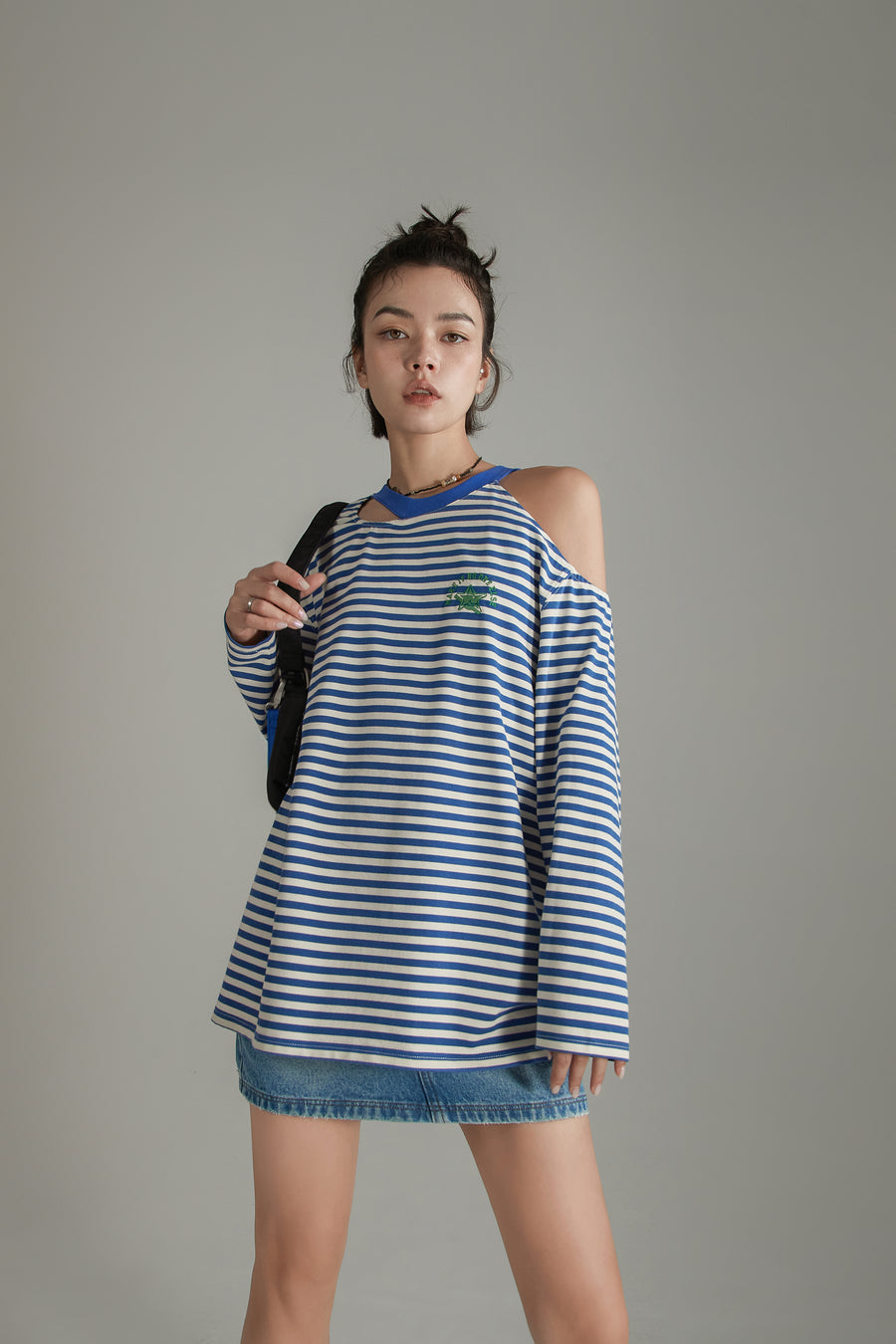 CHUU Color One Open Shoulder Stripe T-Shirt