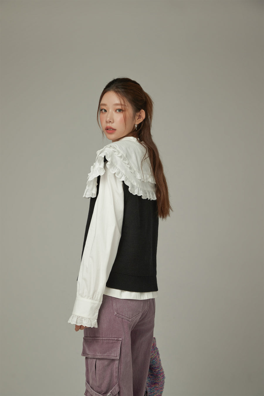 CHUU Rabbit Embroidery Knit Vest