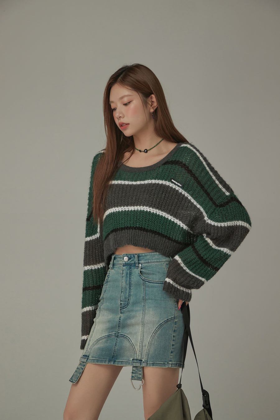 CHUU Color Combination Striped Cropped Knit Sweater