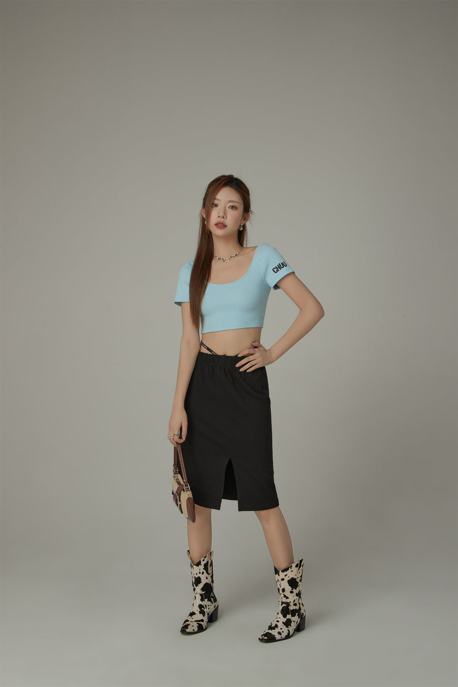 CHUU Chuu Sleeve Lettering Big U Neck Crop T-Shirt