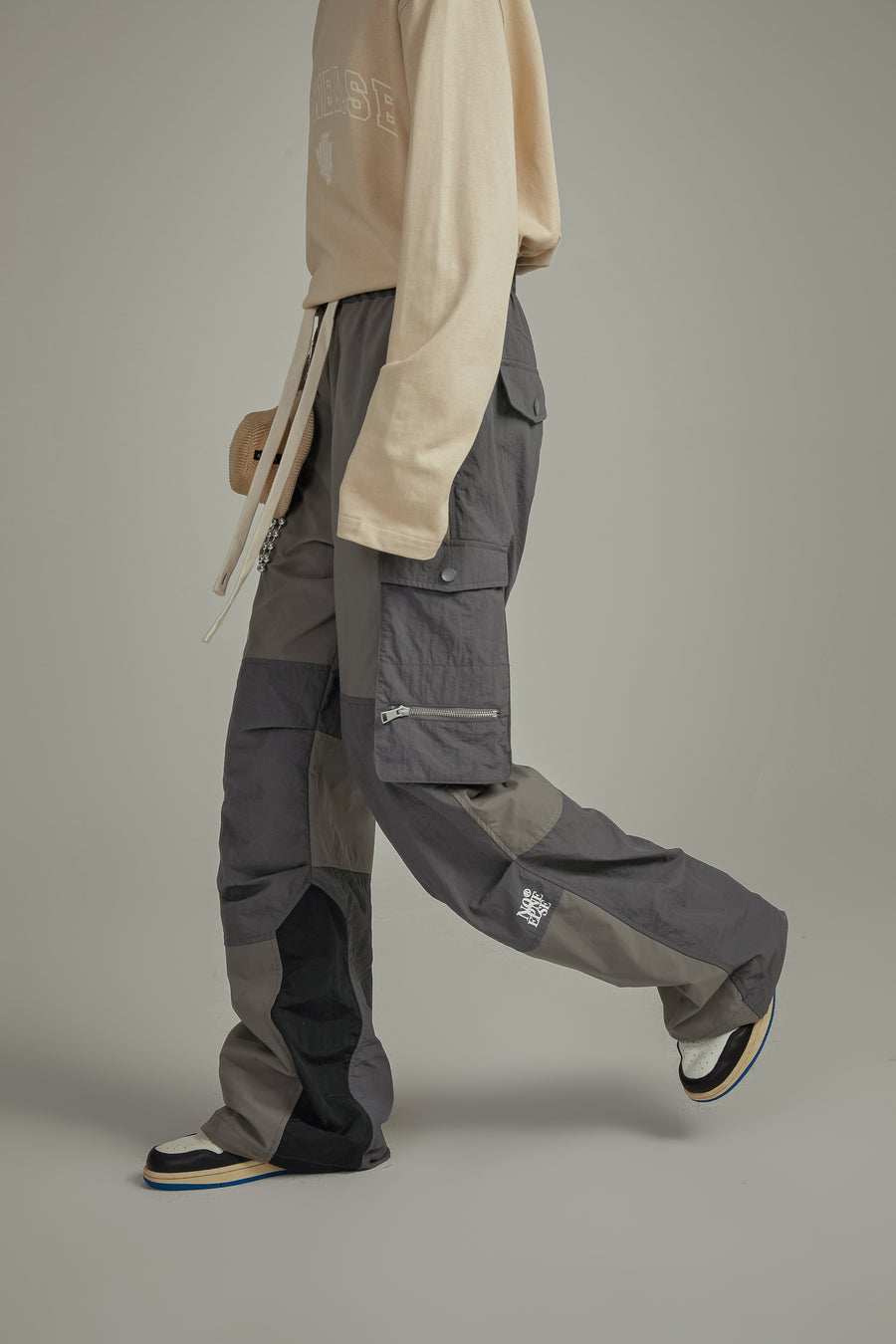 CHUU Color Matching Cargo Pants