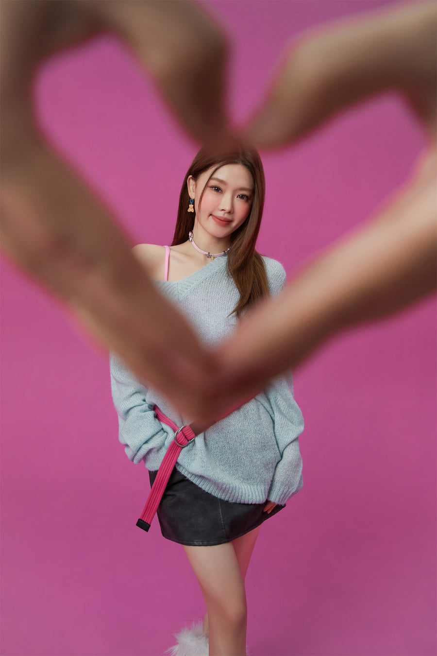 CHUU Heart V-Neck Knit Top