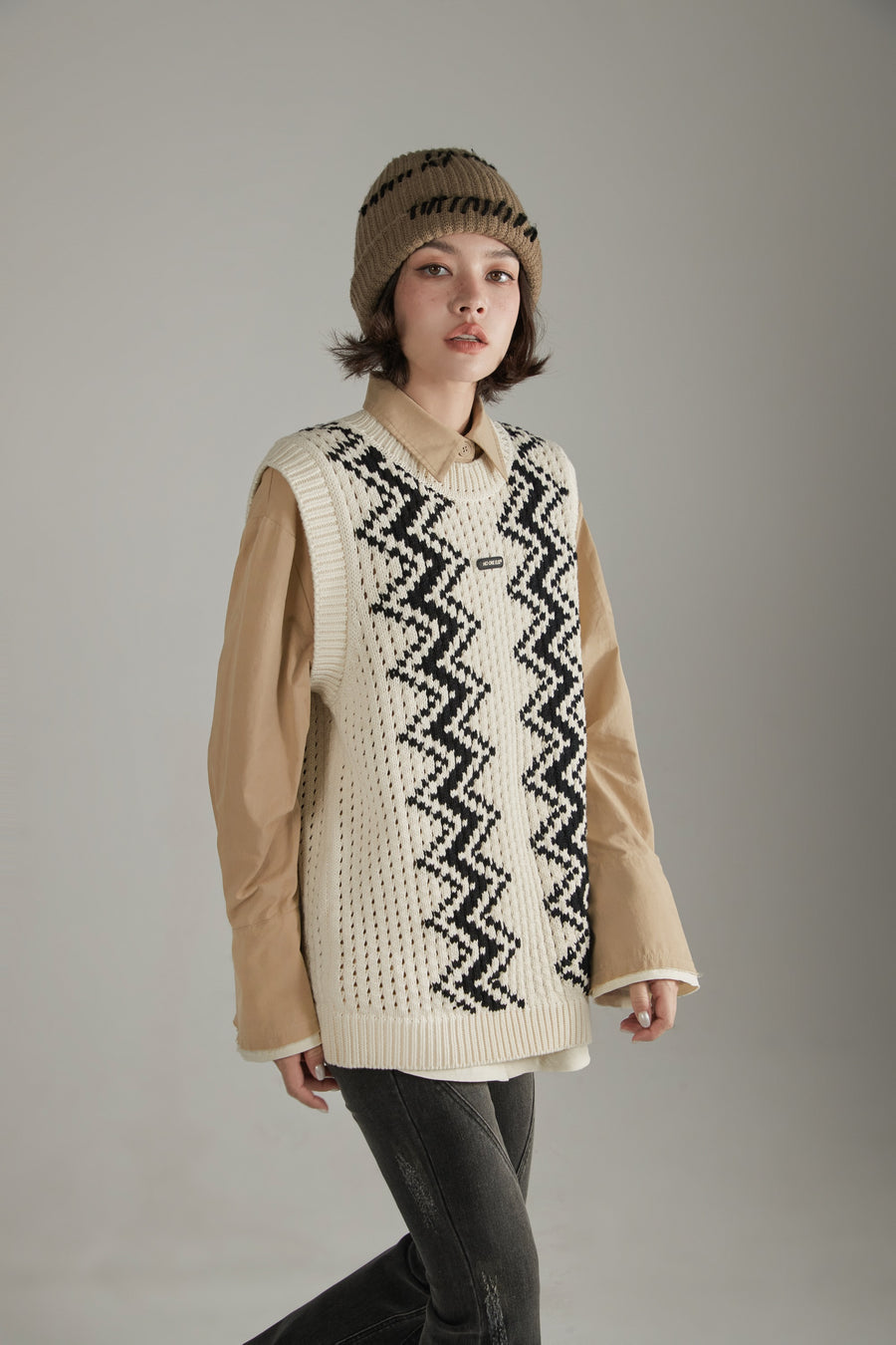 CHUU Wavy Sleeveless Knit Sweater