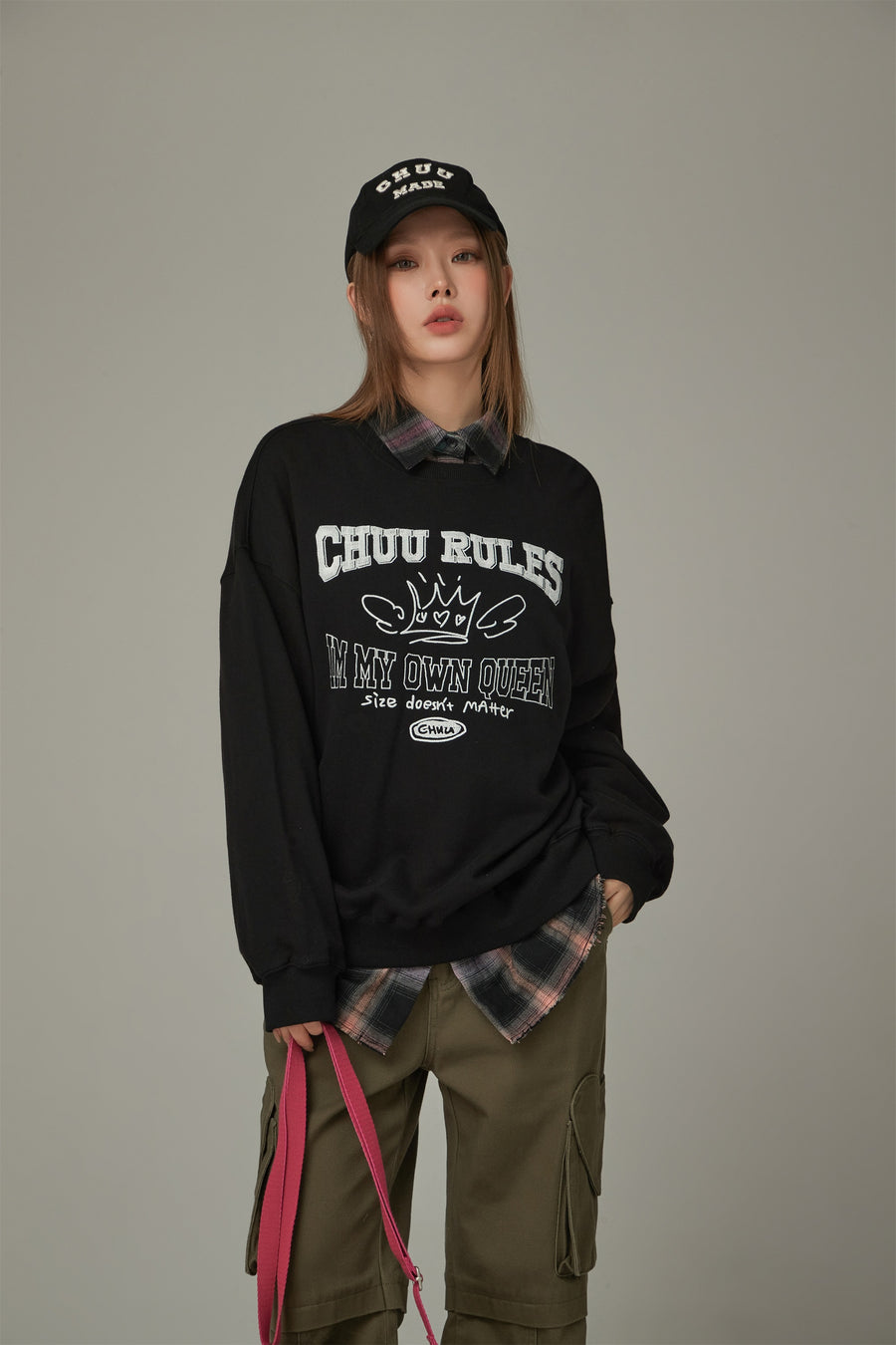 CHUU Be My Own Queen Lettering Loose Fit Sweatshirt