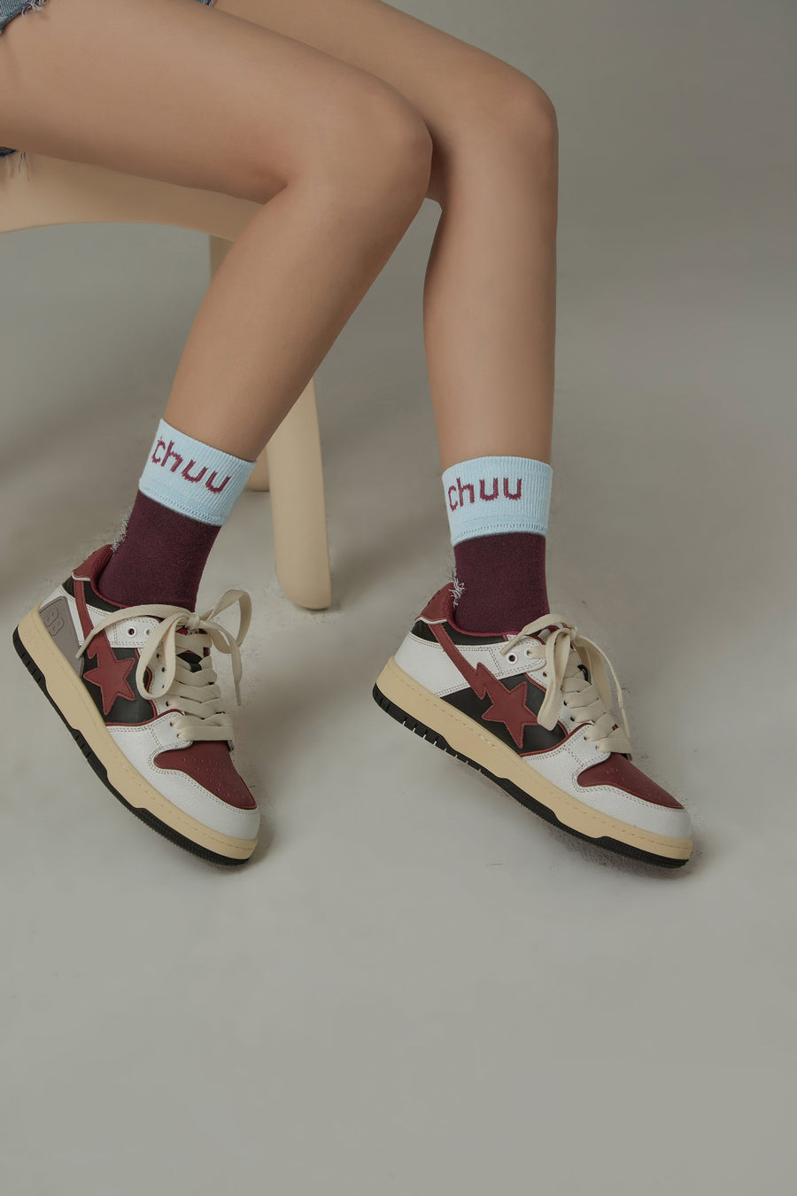 CHUU Chuu Lettering Distressed High Socks