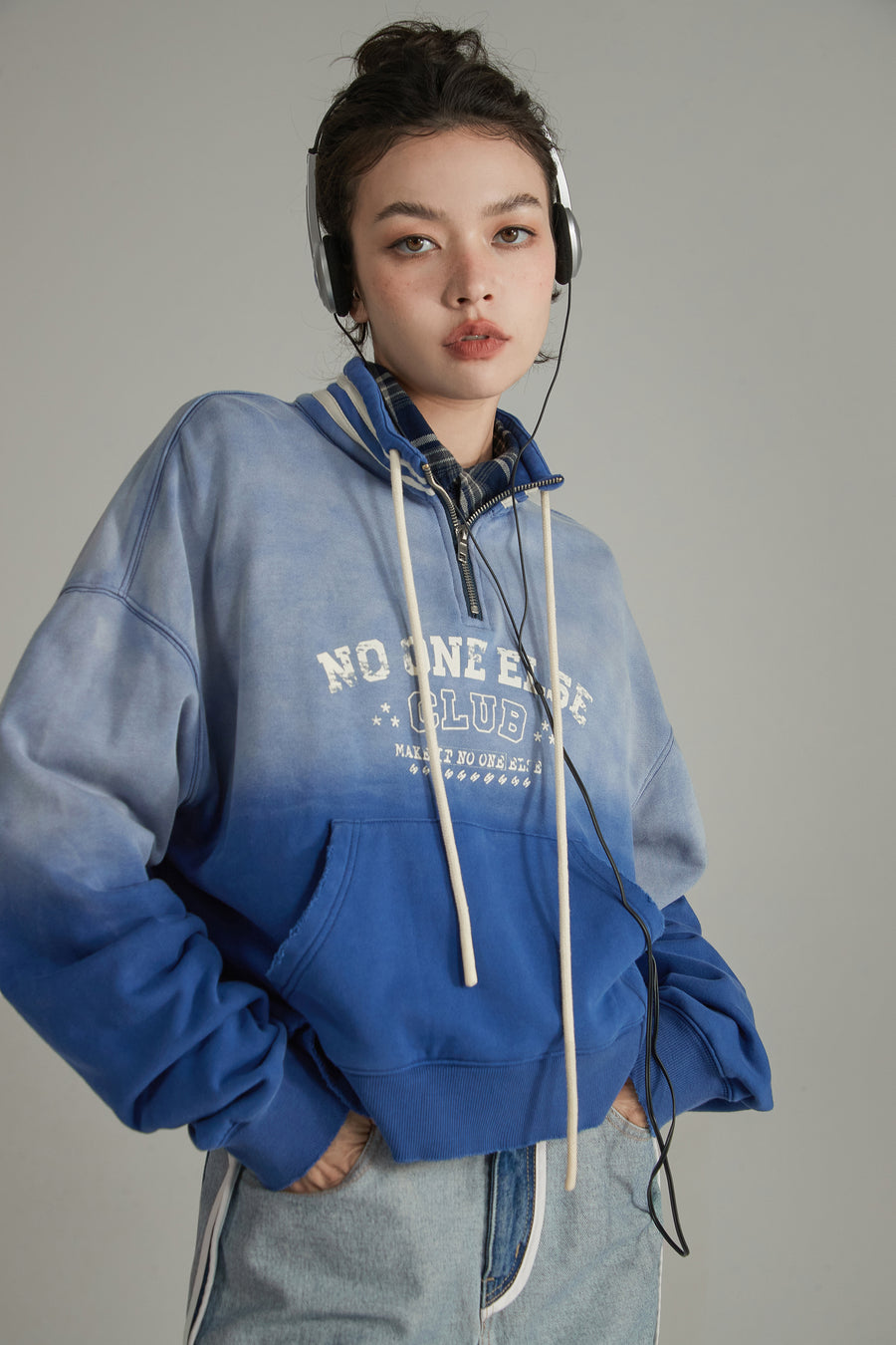 CHUU Gradient Anorak Logo Sweatshirt