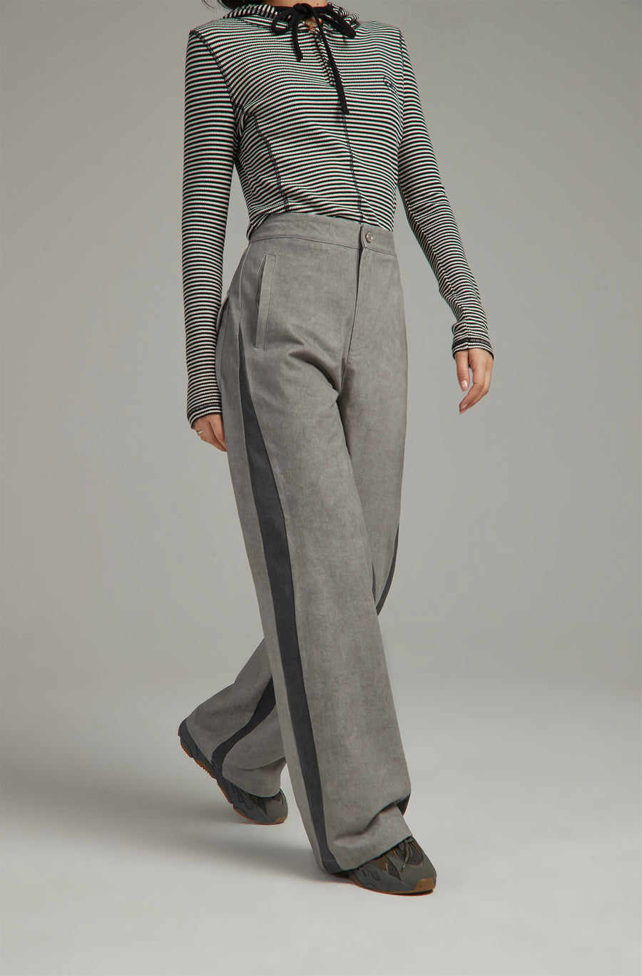 CHUU Two Toned Line Wide Pants