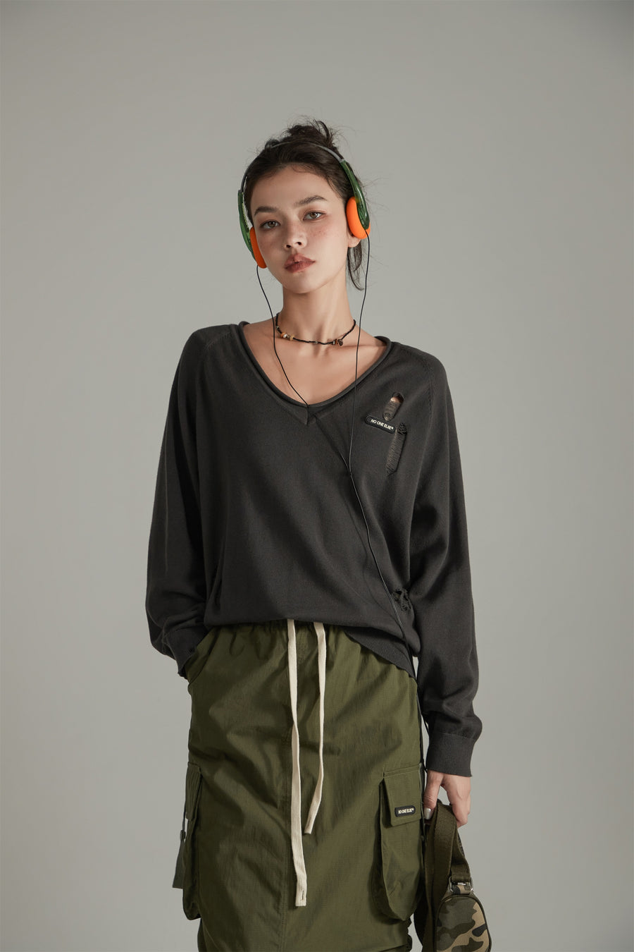 CHUU V-Neck Loose Fit Knit Distressed Sweater