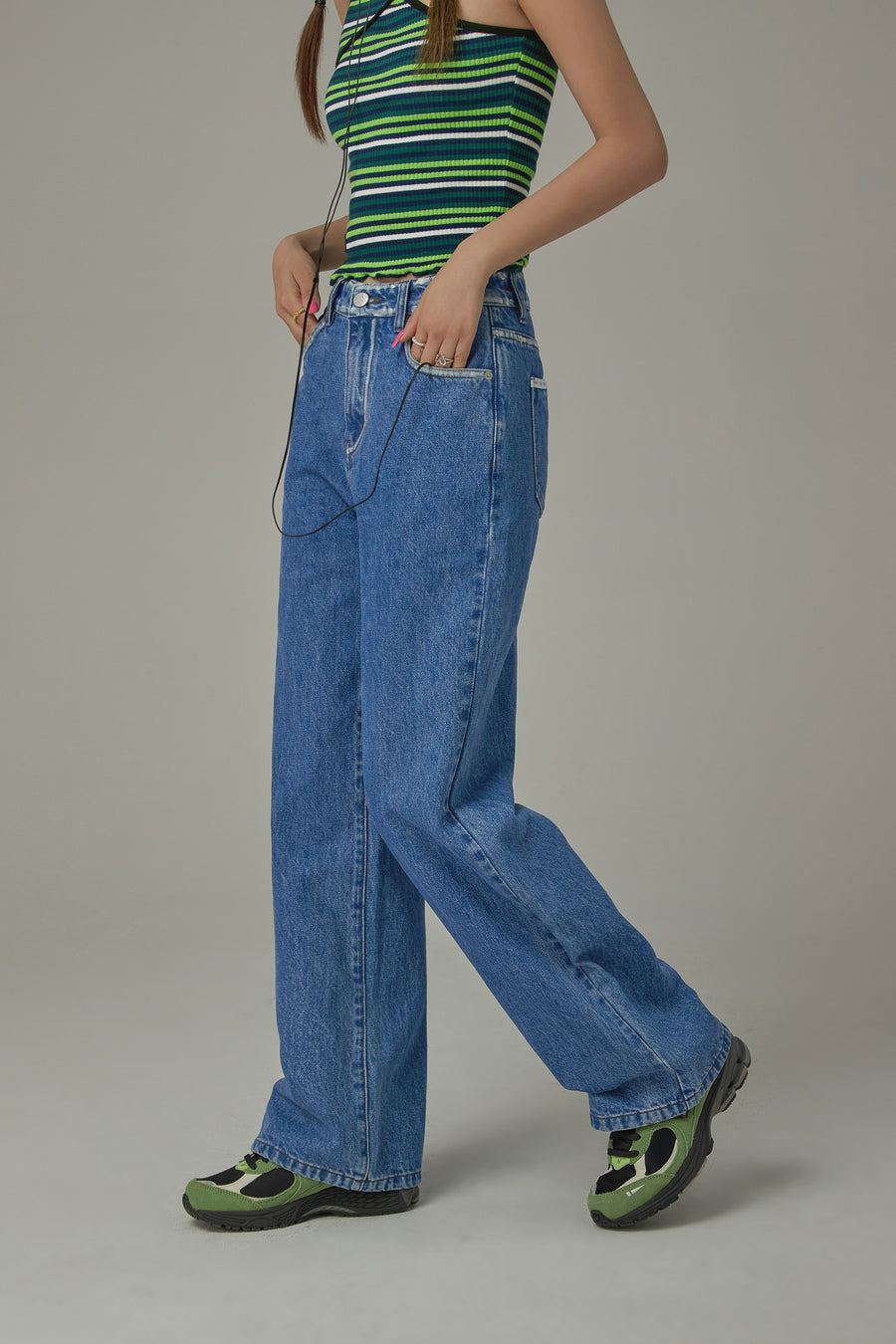 CHUU Casual Washed Wide Denim Jeans