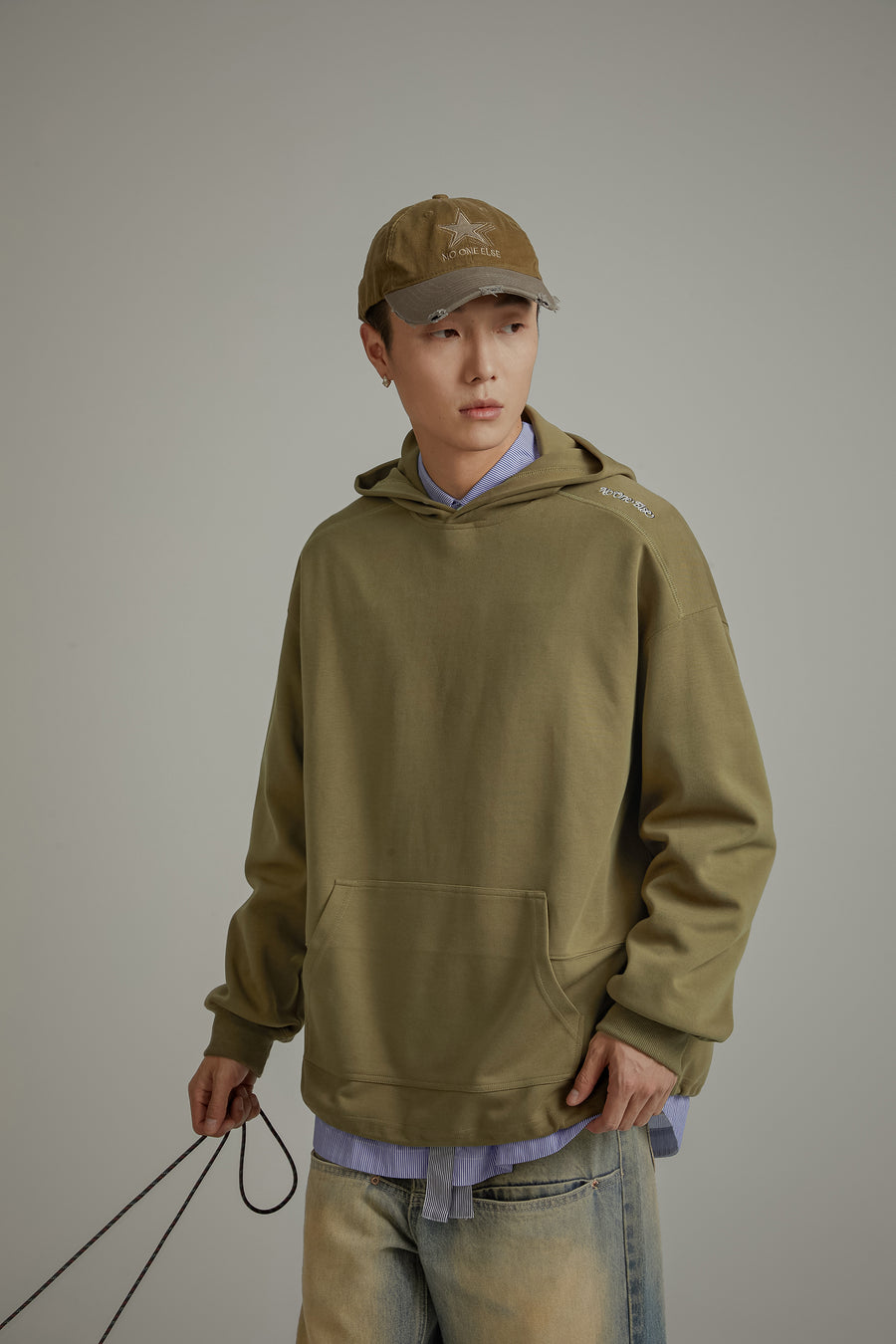 CHUU Simple Embroidered Overfit Hoodie