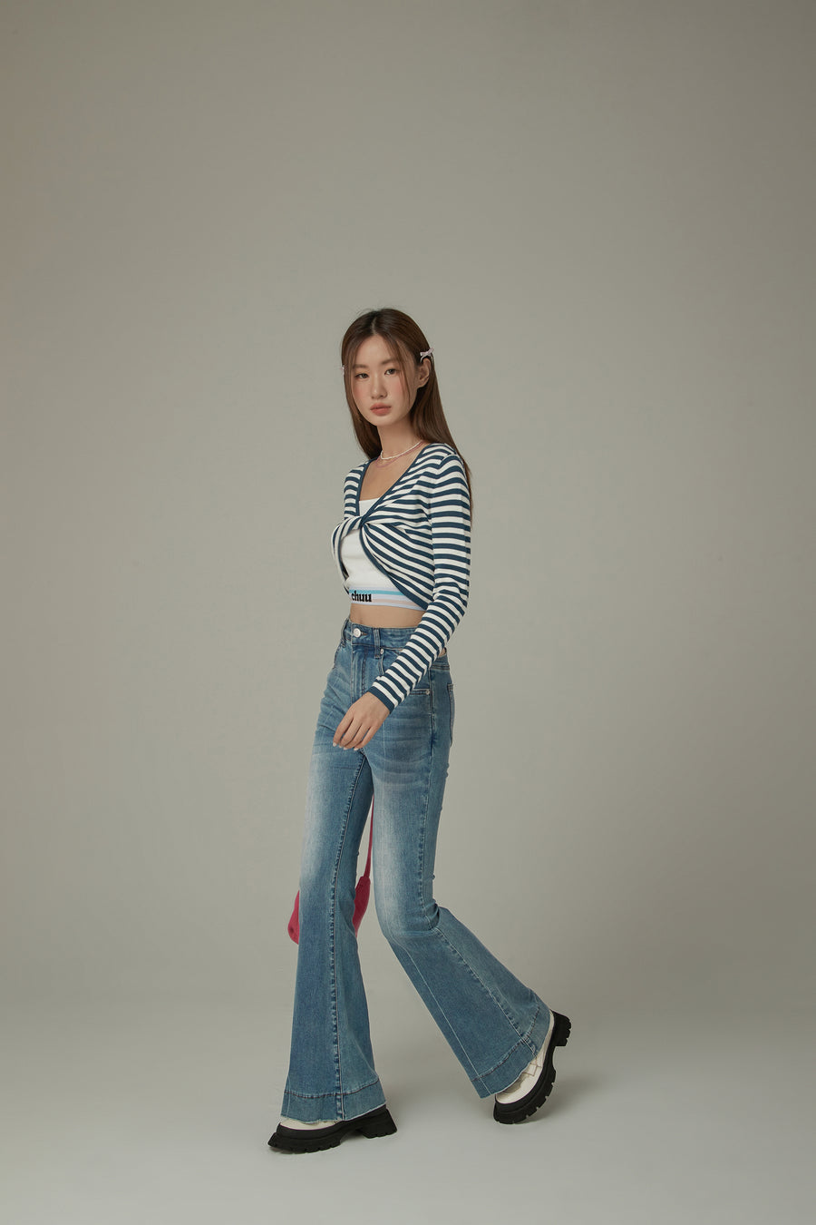 CHUU Ripped Pocket Cutout Waist Bootcut Jeans