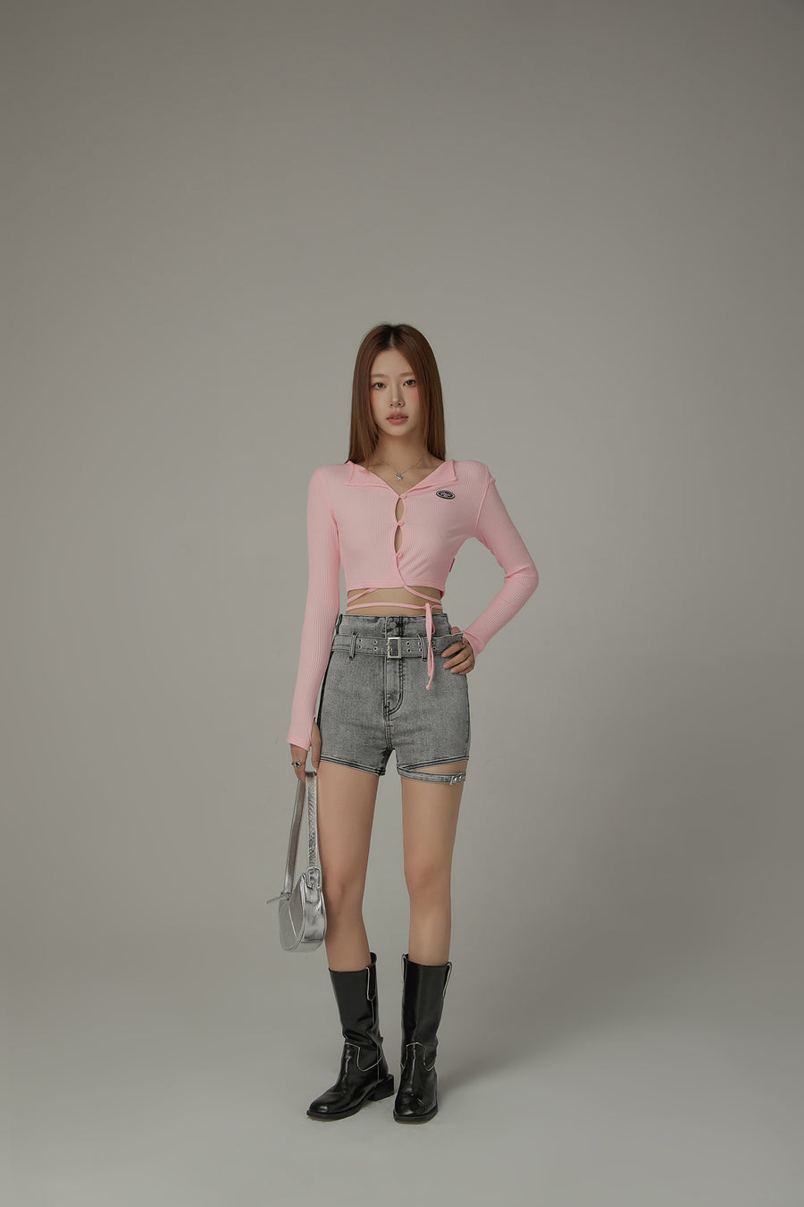 CHUU Slim Belted Leg Slit Denim Shorts