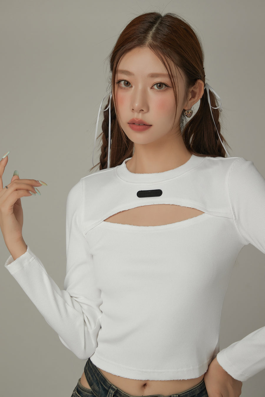 CHUU Center Cutout Long Sleeve Slim T-Shirt