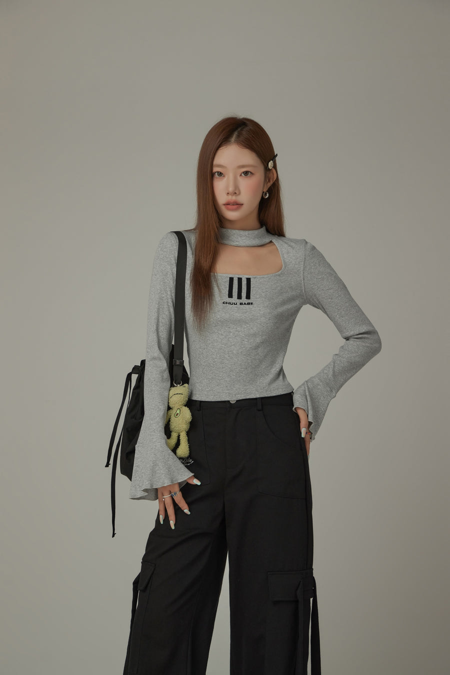 CHUU Front Cutout Choker Cropped Top