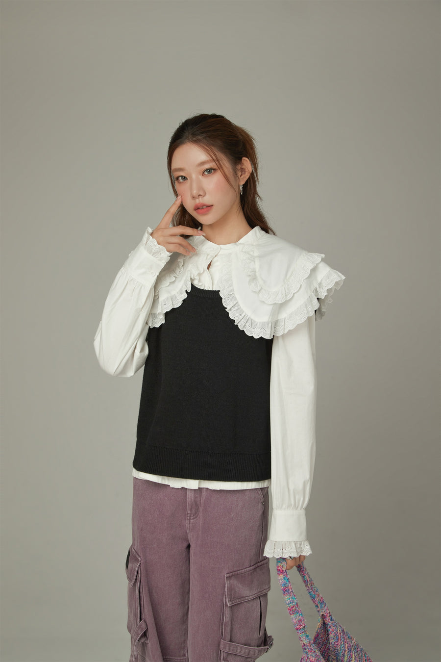 CHUU Rabbit Embroidery Knit Vest