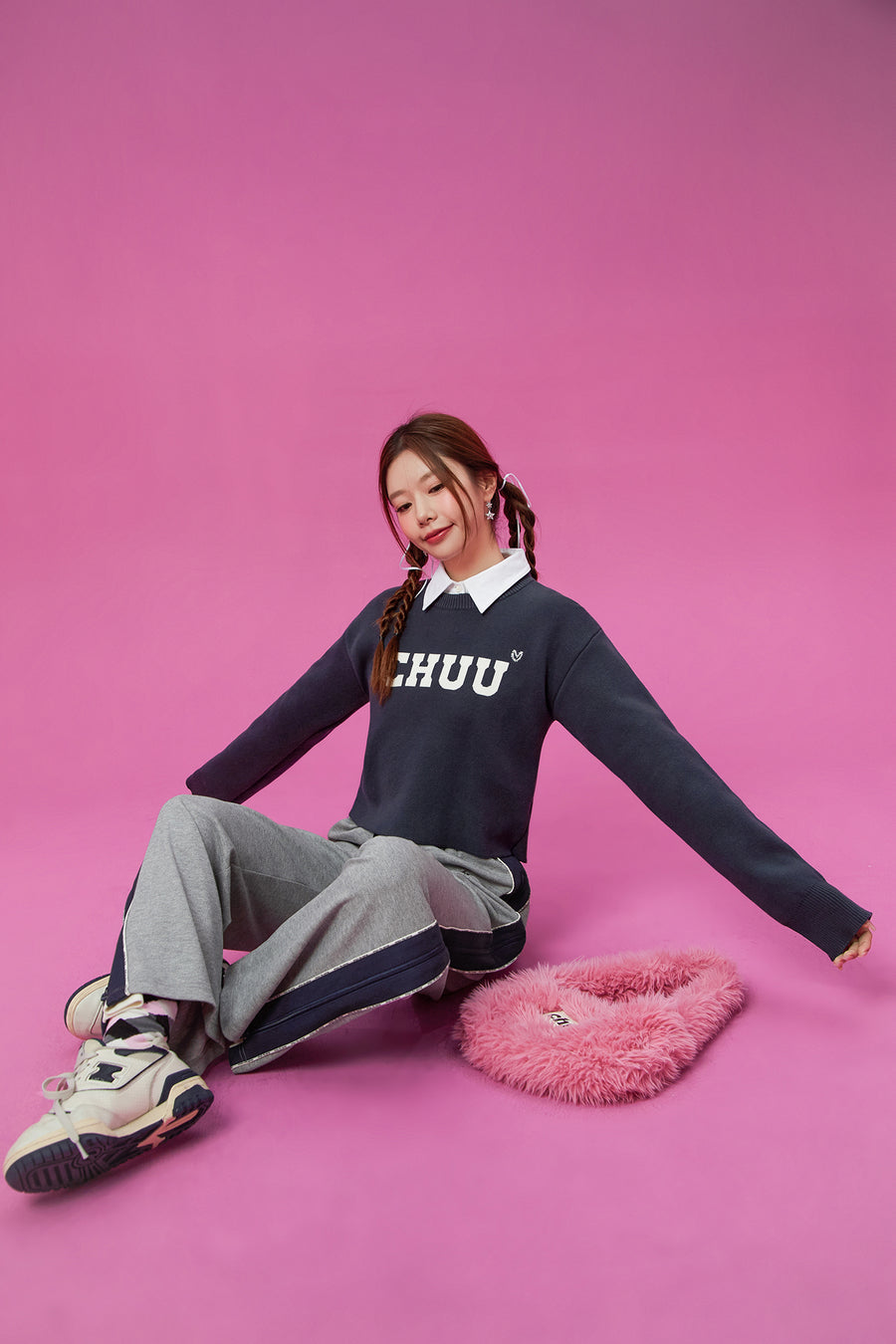 CHUU Simple Logo Crop Knit Top