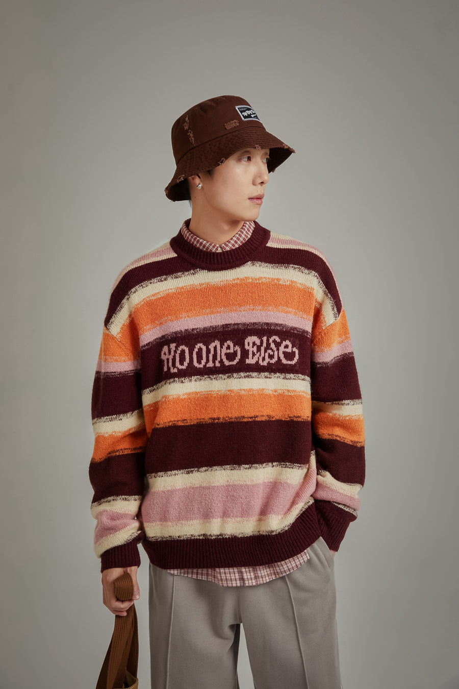 CHUU Logo Striped Loose Knit Sweater