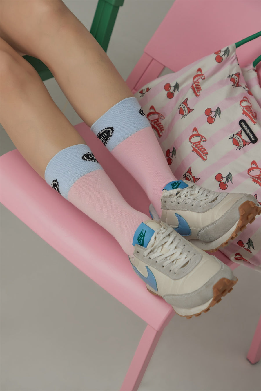 CHUU Chuu Lettering Color Band High Socks