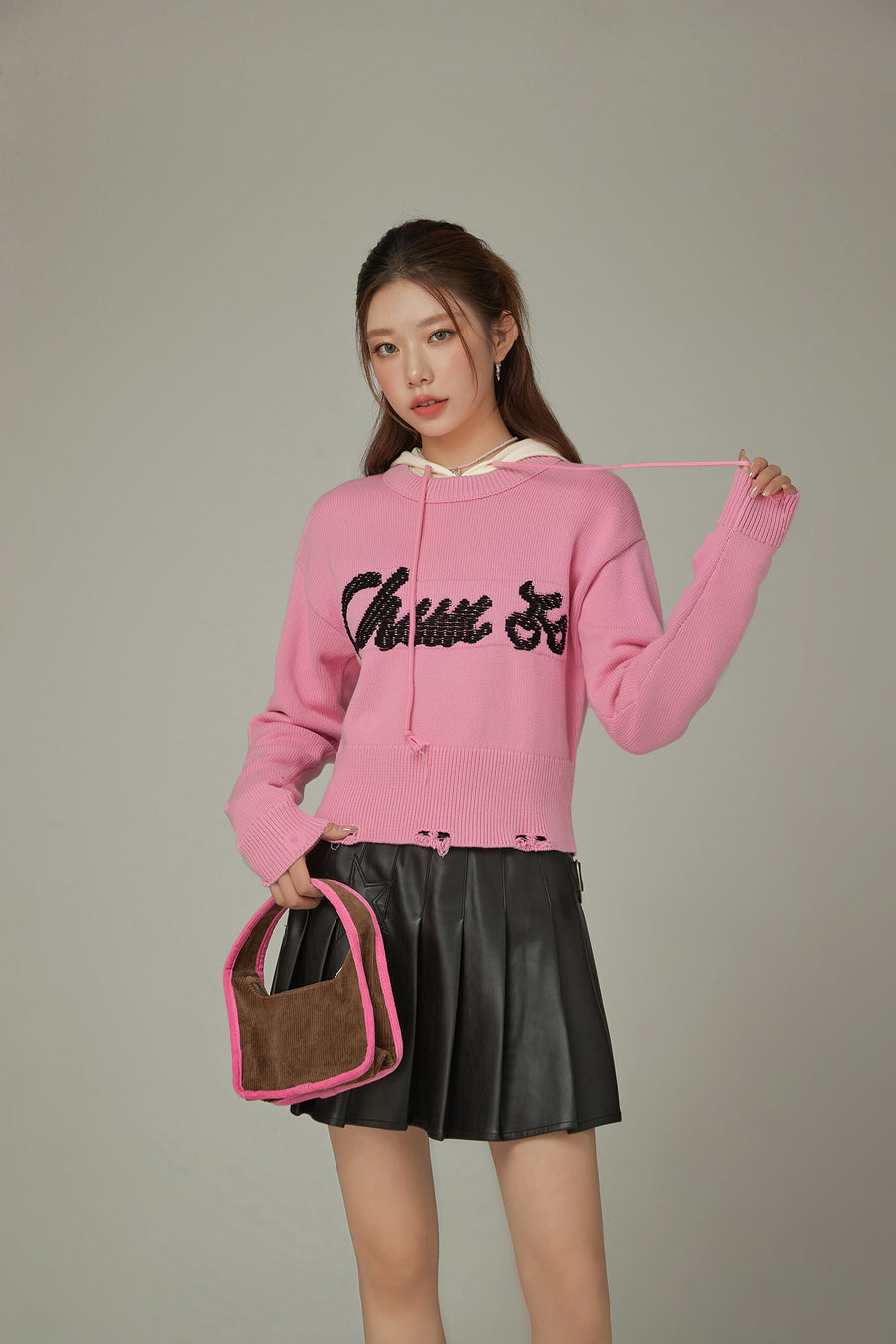 CHUU Distressed Lettering Crop Knit Sweater