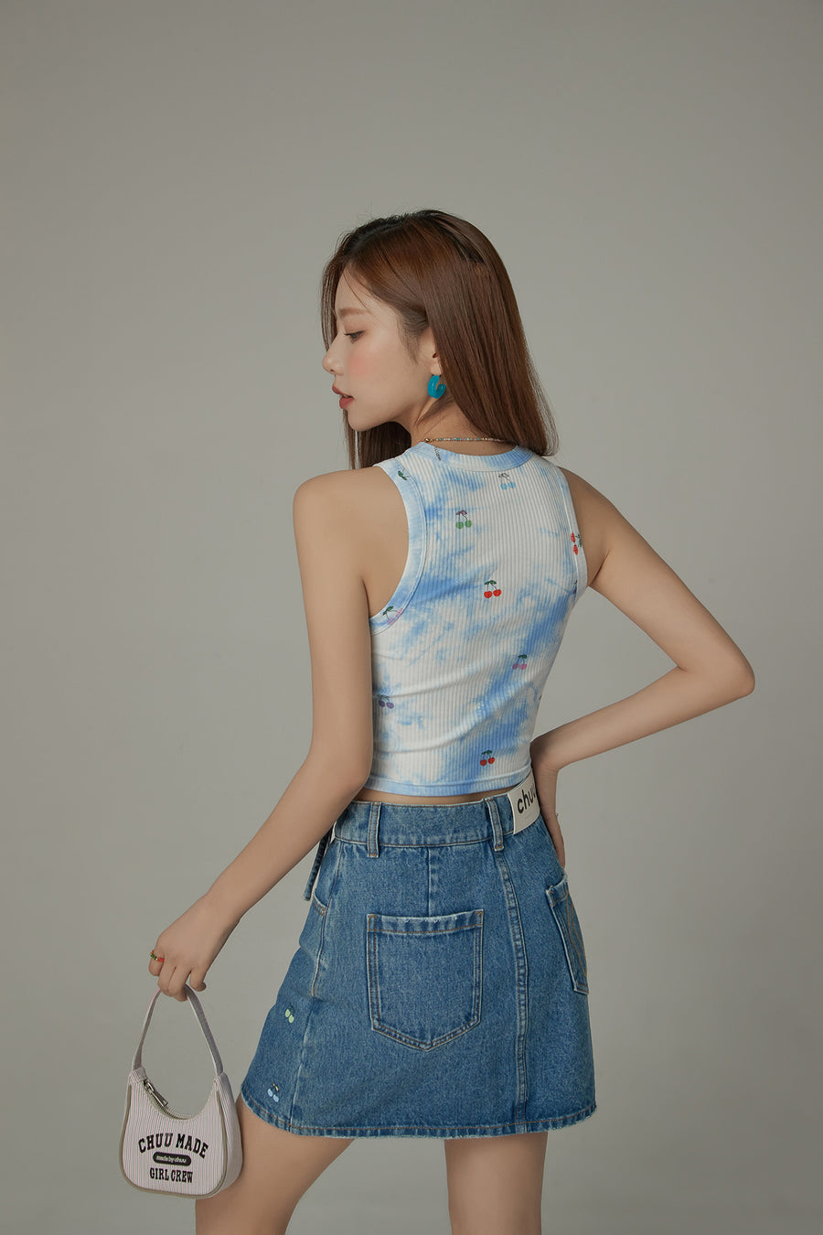 CHUU Light Tie Dye Printed Cherries Crop Sleeveless Top