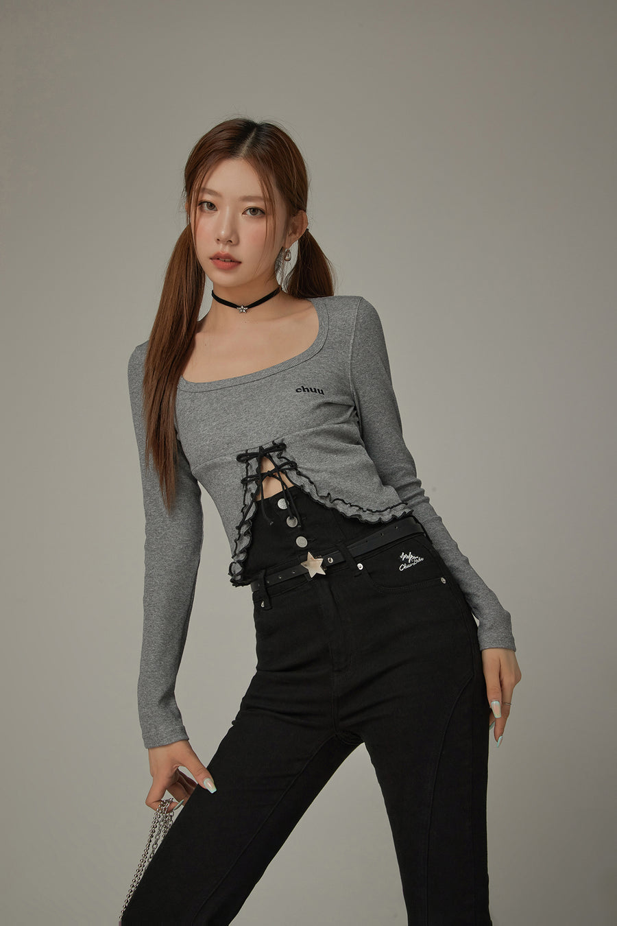 CHUU Ruffle Bow Lace Up Logo Slim Cropped T-Shirt