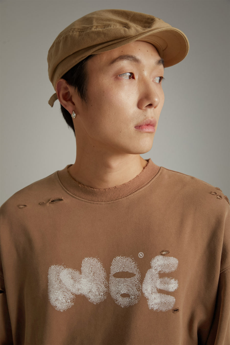 CHUU Lettering Distressed Sweatshirt