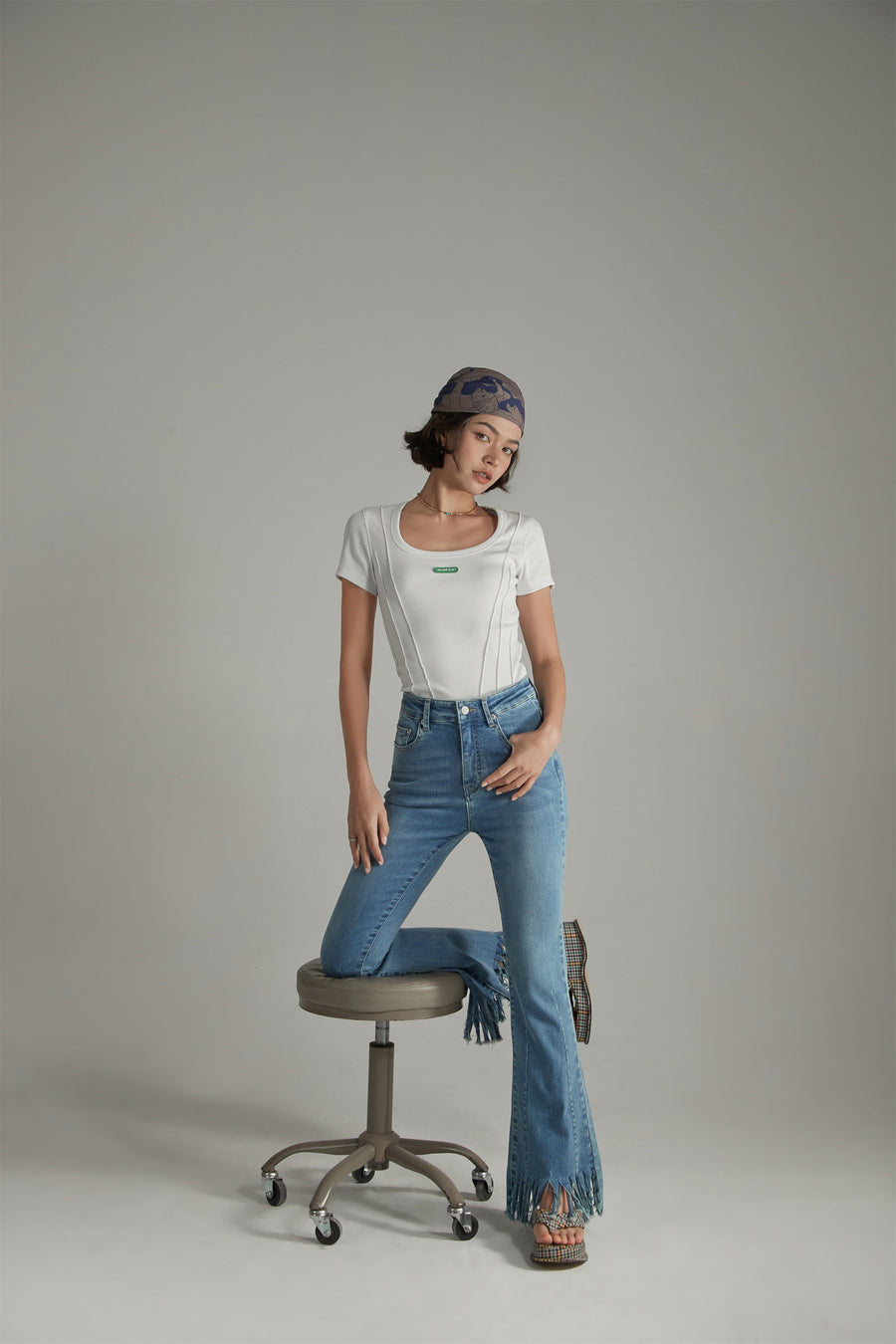 CHUU Fringe-Cut Hem Slim Denim Jeans