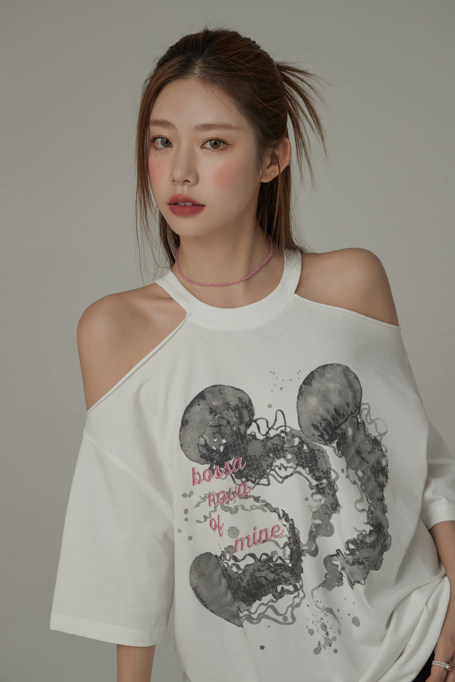 CHUU Off-The-Shoulder Jelly Fish Loose-Fitting T-Shirt