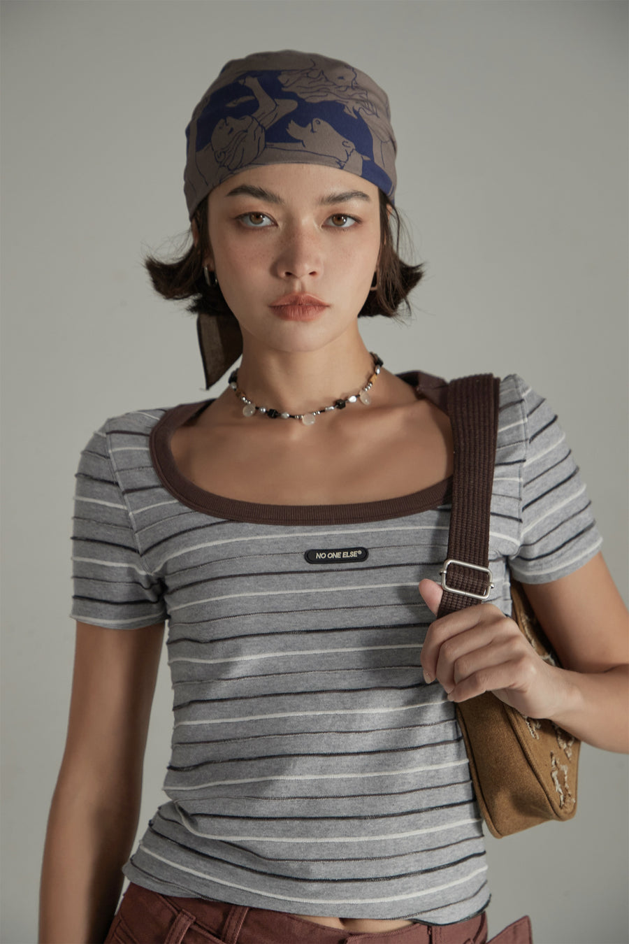 CHUU Simple Slim U-Neck Striped T-Shirt