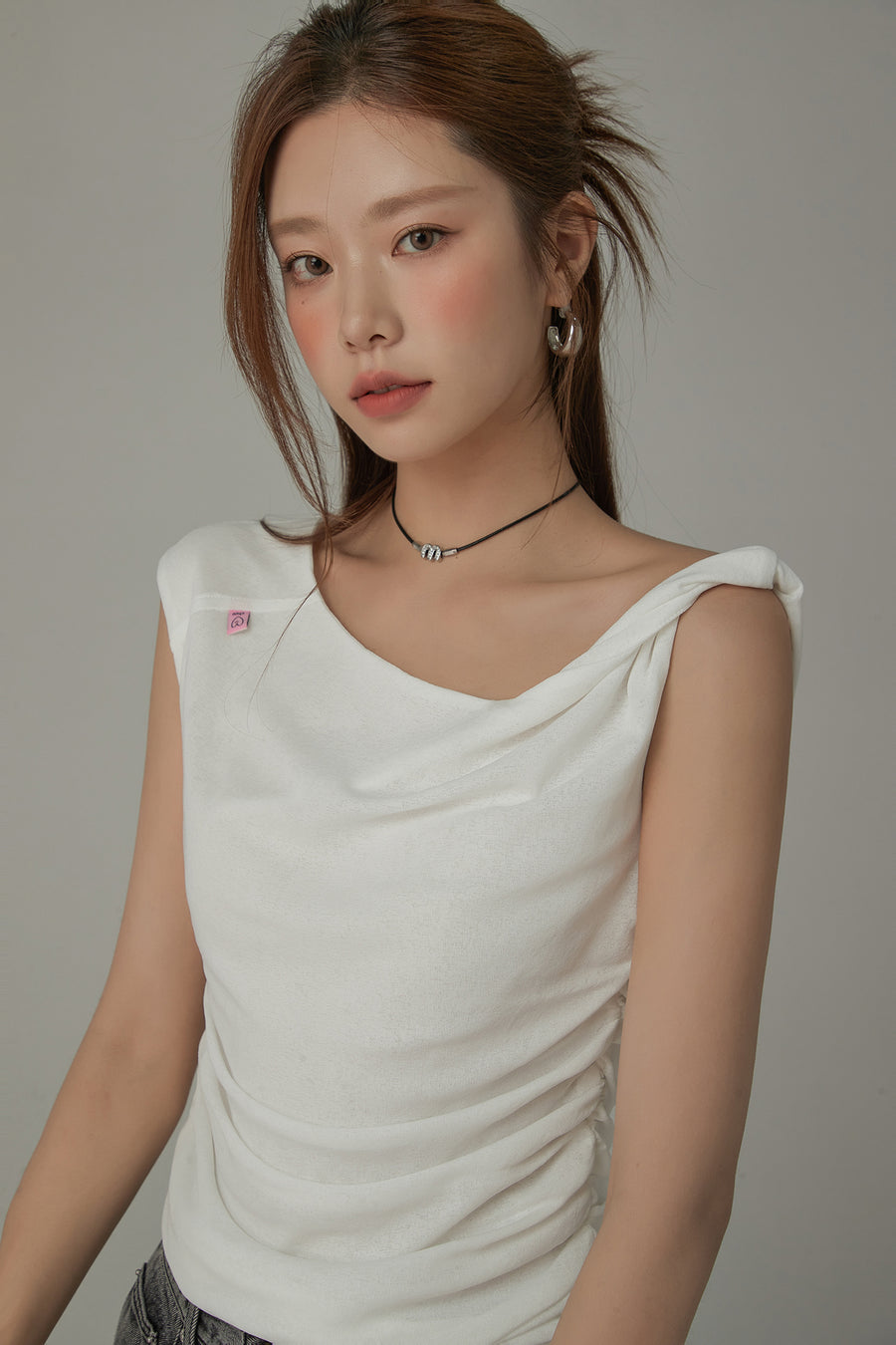 CHUU Shirring Unbalanced Off The Shoulder Top