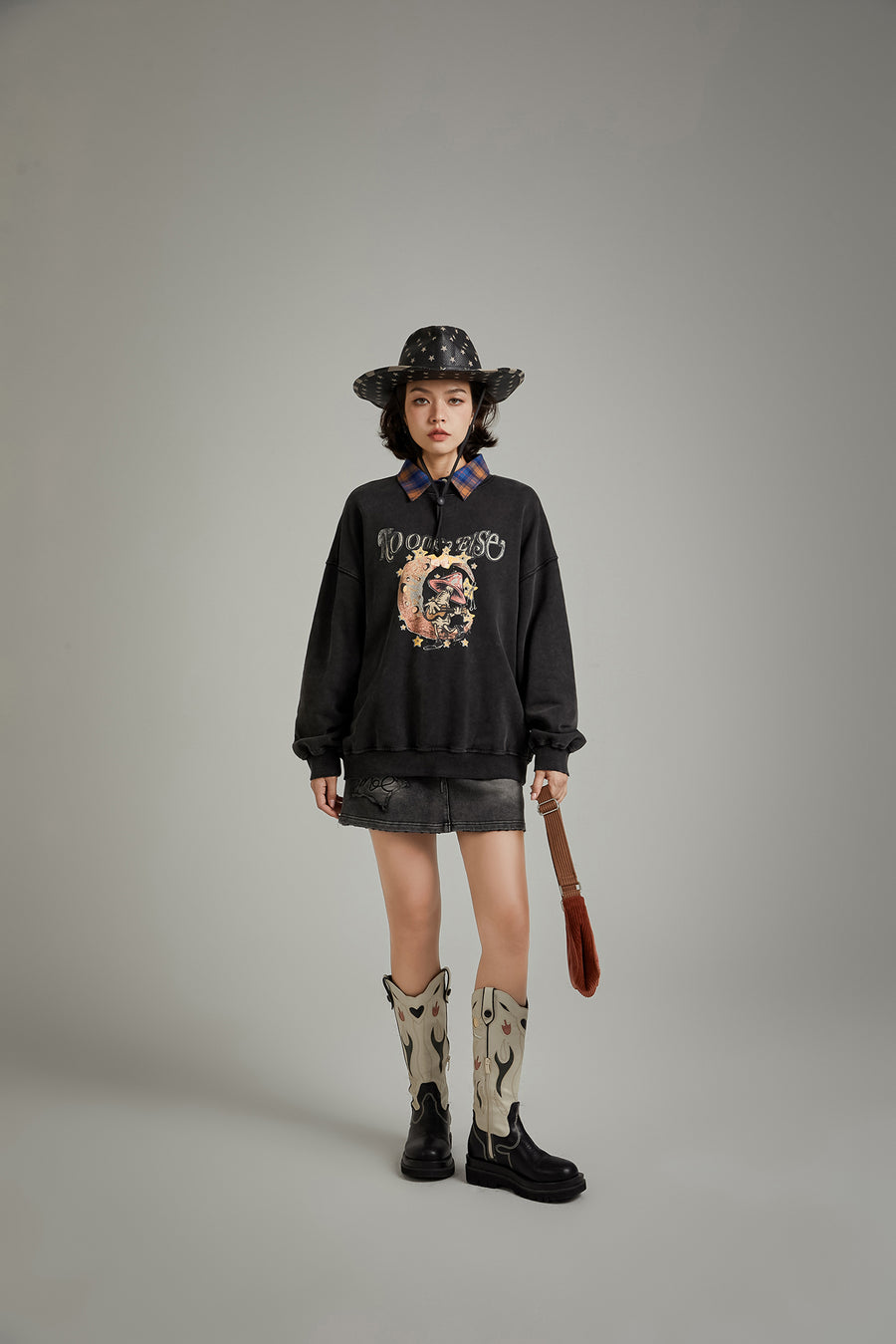 CHUU Printed Mushroom Moon Oversized Sweatshirt