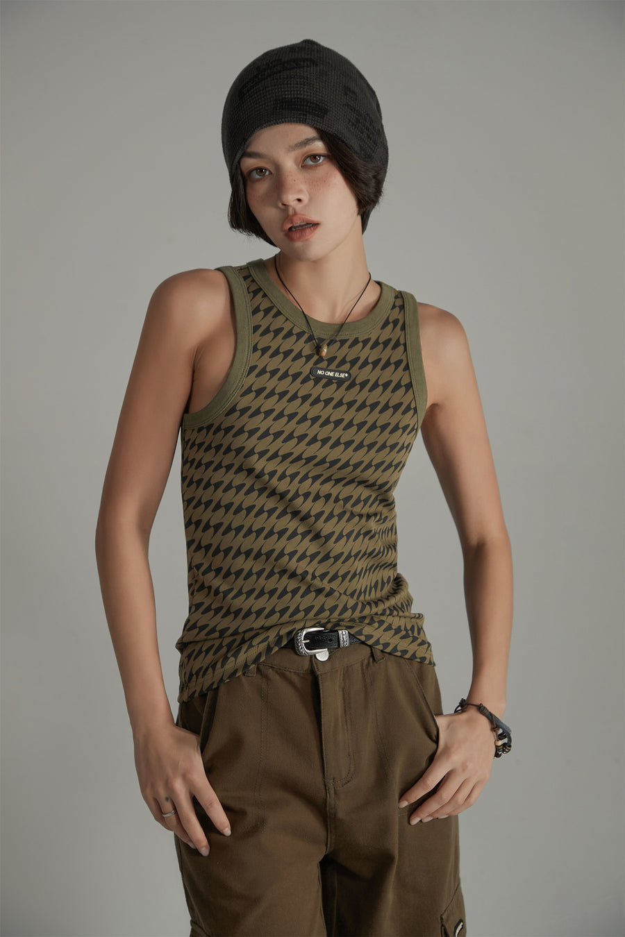 CHUU Color Contrast Trendy Slim Sleeveless Top