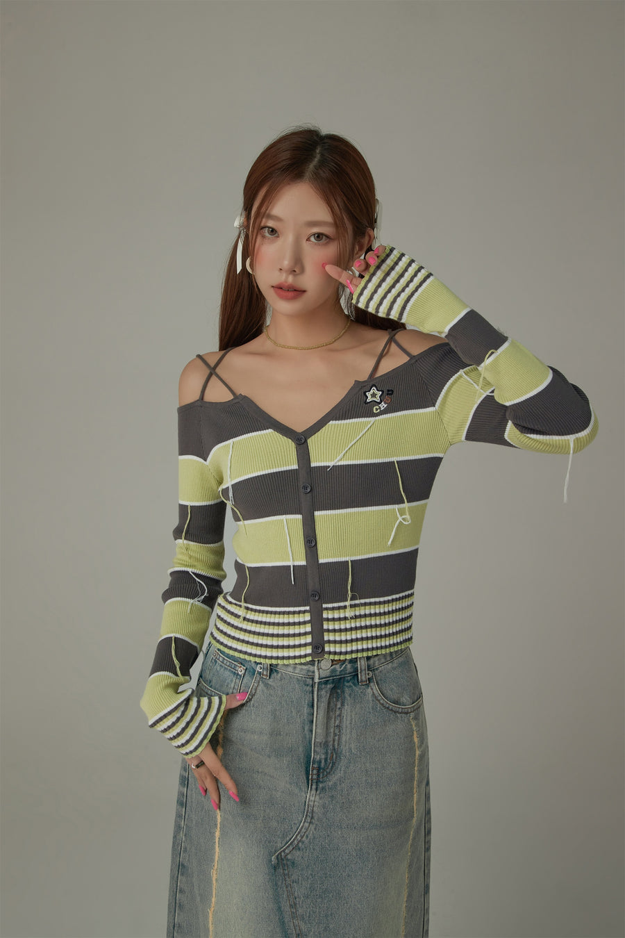 CHUU Color Combination Stripe Off The Shoulder Knit Sweater