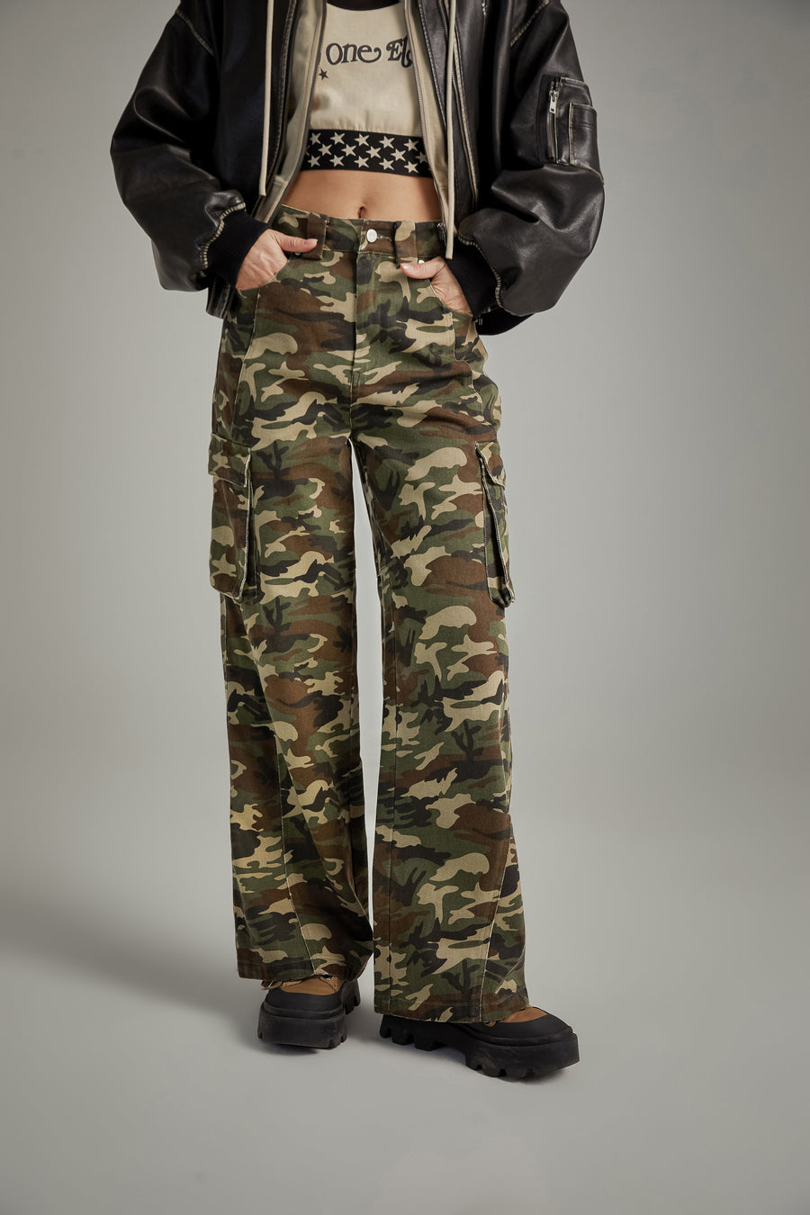 CHUU Camouflage Cargo Wide Pants