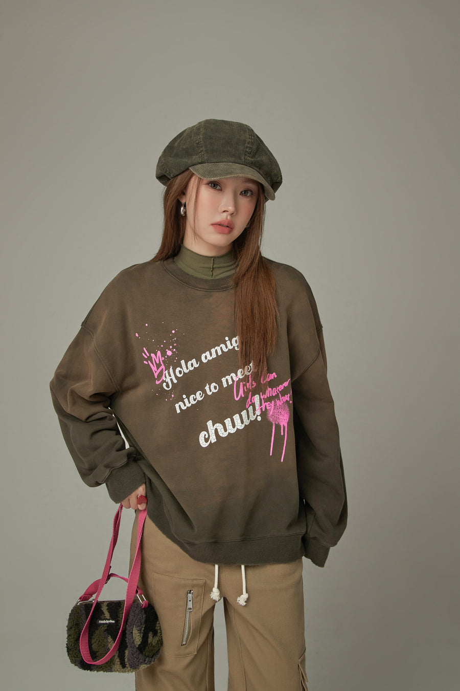 CHUU Hola Amigo Logo Lettering Loose Sweatshirt