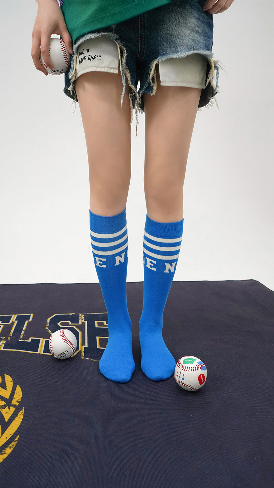 CHUU Noe Striped Basic High Socks